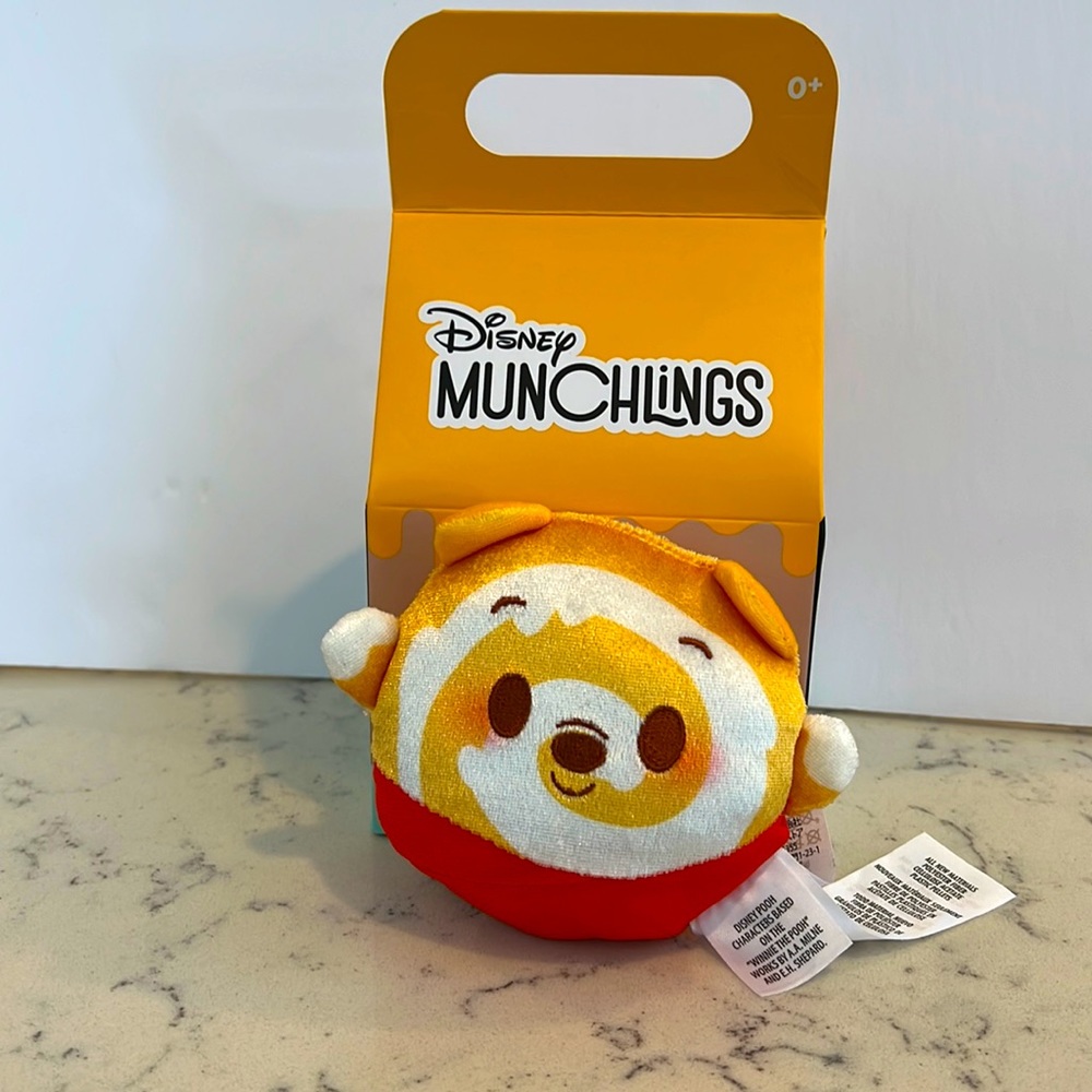 Disney Munchlings Baked Treats Winnie the Pooh Scented Plush Doll Honey Cake